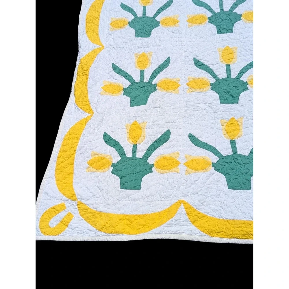 Vintage Hand Quilted Tulip Appliqué Quilt | 70x80